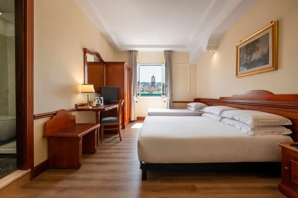 Tripla Vista Camere Hotel Hiberia Roma 01