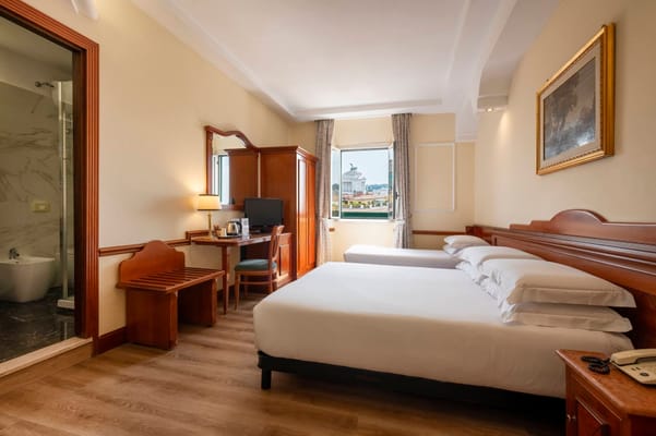 Tripla Vista Camere Hotel Hiberia Roma 03